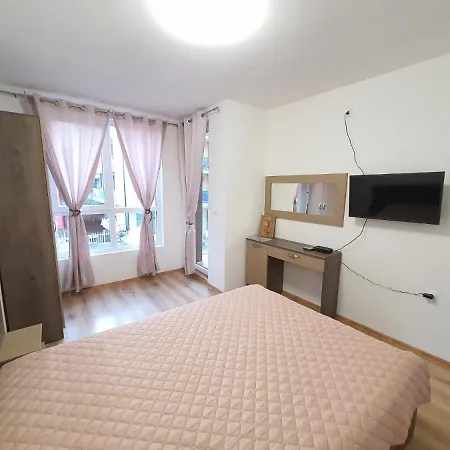 Apartamento Comfortable Sunny Apartmentear To The -4per