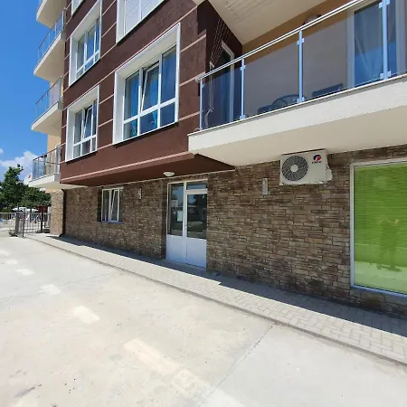 Comfortable Sunny Apartmentear To The -4per Apartamento