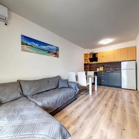 Comfortable Sunny Apartmentear To The -4per Appartement *